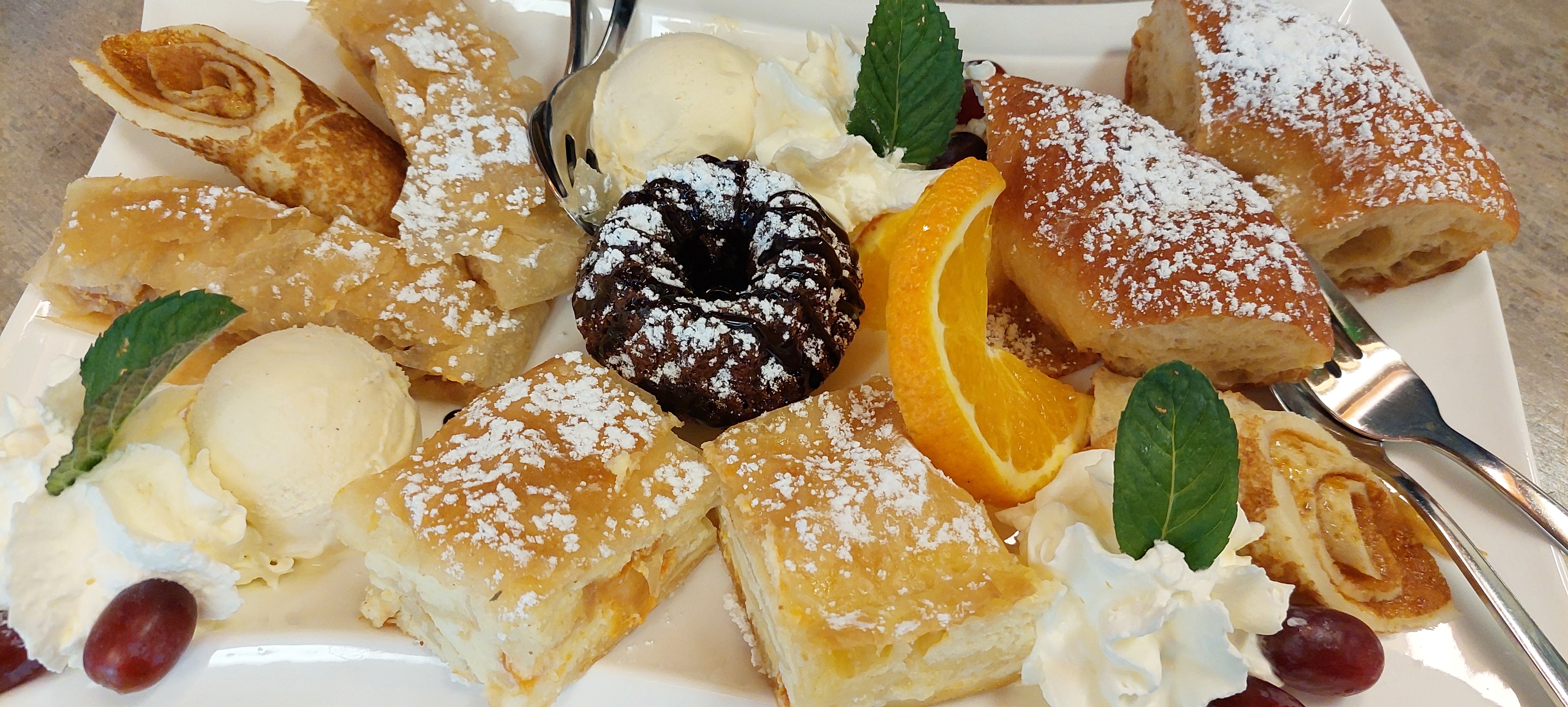 Hausgemachte Mehlspeisen vom Kerblgut